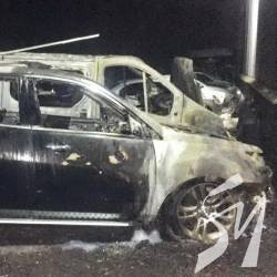 Вночі на парковці погоріли три авто
