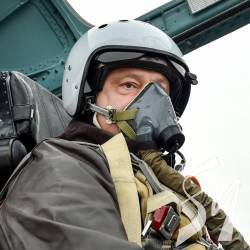 Президент ввів у дію рішення РНБО щодо воєнного стану Президент ввів у дію рішення РНБО щодо воєнного стану
