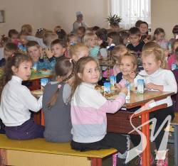 Чернігівським школярам готуватимуть молочні страви з сировини від нового постачальника