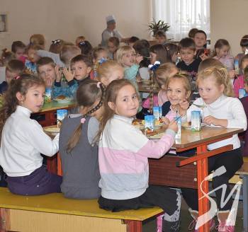 Чернігівським школярам готуватимуть молочні страви з сировини від нового постачальника