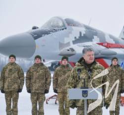Росія стягнула до кордонів України 80 тис. військових і 900 танків, – Порошенко Росія стягнула до кордонів України 80 тис. військових і 900 танків, – Порошенко