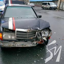 «Мерс» наздогнав і пом’яв корму «Нексії» «Мерс» наздогнав і пом’яв корму «Нексії»
