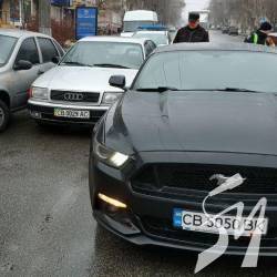 На Ford Mustang подряпали фарбу під час ДТП На Ford Mustang подряпали фарбу під час ДТП