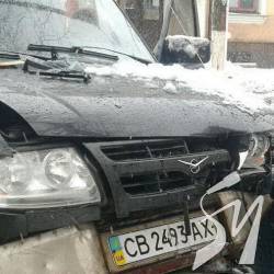 УАЗ вдарив легковик на перехресті УАЗ вдарив легковик на перехресті