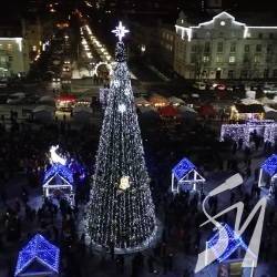 Передноворічний Чернігів і ялина – з висоти польоту дрона Передноворічний Чернігів і ялина – з висоти польоту дрона