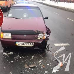 «Славута» пом’яла боки Volkswagen Caddy в Чернігові «Славута» пом’яла боки Volkswagen Caddy в Чернігові