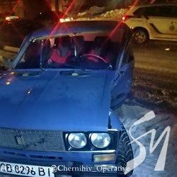 В Чернігові двоє людей постраждали від радянських ВАЗів В Чернігові двоє людей постраждали від радянських ВАЗів