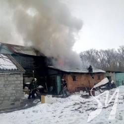 Погоріла в Чернігові хата з гаражем. Чому – думають
