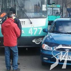 Вправно «підрізав» тролейбус Вправно «підрізав» тролейбус