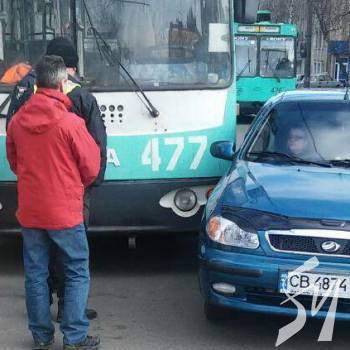 Вправно «підрізав» тролейбус Вправно «підрізав» тролейбус