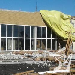 Буревій розорив магазин «Квадратний метр» і порвав деякі дахи в Чернігові Буревій розорив магазин «Квадратний метр» і порвав деякі дахи в Чернігові