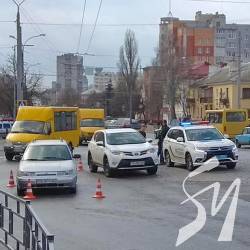 На «двокрузі» вкотре не розминулись авто