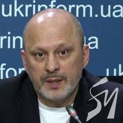 Аласанія: Дебати – в студії «Суспільного» і з модератором «Суспільного». Крапка Аласанія: Дебати – в студії «Суспільного» і з модератором «Суспільного». Крапка