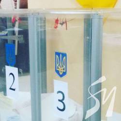 На Чернігівщині невідомі зламали двері в приміщенні ДВК і вкрали плакат кандидата На Чернігівщині невідомі зламали двері в приміщенні ДВК і вкрали плакат кандидата