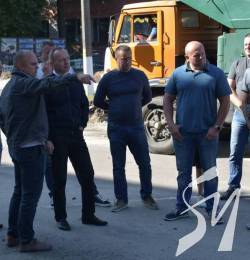 Чому Атрошенко о 7 ранку гуляє містом? Чому Атрошенко о 7 ранку гуляє містом?