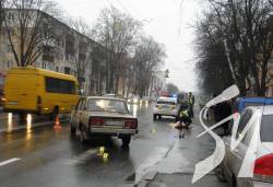 У Чернігові на пішохідному переході насмерть збили жінку У Чернігові на пішохідному переході насмерть збили жінку