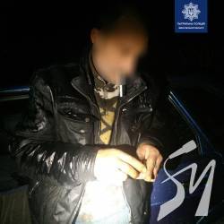 П’яний чернігівець з двома пістолетами у салоні, спав у автівці П’яний чернігівець з двома пістолетами у салоні, спав у автівці
