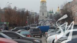 У центрі Києва міська влада підніме штрафи та тарифи за парковку авто ще вище