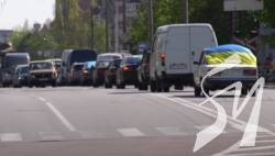 У Чернігові підприємці влаштували автопробіг, вимагаючи дозволити їм працювати У Чернігові підприємці влаштували автопробіг, вимагаючи дозволити їм працювати
