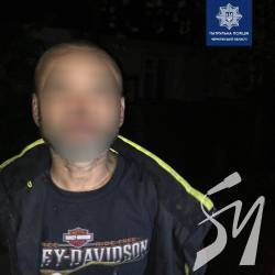 У Чернігові п’яний чоловік погрожував вбити сусідку У Чернігові п’яний чоловік погрожував вбити сусідку