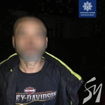 У Чернігові п’яний чоловік погрожував вбити сусідку У Чернігові п’яний чоловік погрожував вбити сусідку