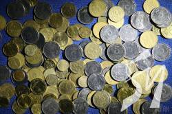 Відсьогодні в Україні не приймають старі банкноти та монети по 25 копійок Відсьогодні в Україні не приймають старі банкноти та монети по 25 копійок