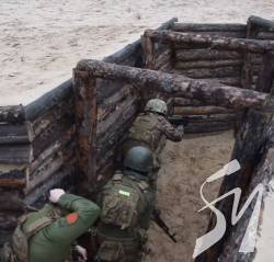 У «Десні» тренують бійців до боїв в окопах У «Десні» тренують бійців до боїв в окопах
