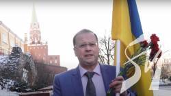 Росіянин з прапором України протестував біля Кремля проти Путіна