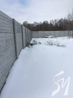 Невідомі захопили прибережну смугу біля річки Старик