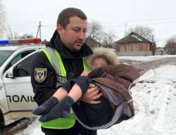 На Чернігівщині мати не помітила, як її 3-річний малюк пішов гуляти босоніж невідомо куди На Чернігівщині мати не помітила, як її 3-річний малюк пішов гуляти босоніж невідомо куди