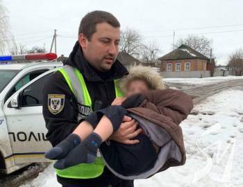 На Чернігівщині мати не помітила, як її 3-річний малюк пішов гуляти босоніж невідомо куди На Чернігівщині мати не помітила, як її 3-річний малюк пішов гуляти босоніж невідомо куди