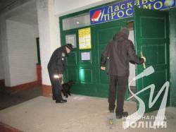 Поліція встановила, що чернігівську школу «замінувала» дівчинка з Київщини Поліція встановила, що чернігівську школу «замінувала» дівчинка з Київщини