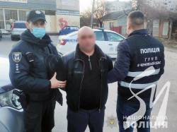 Чернігівська поліція затримала підозрюваних у грабежі та крадіжках ювелірних прикрас Чернігівська поліція затримала підозрюваних у грабежі та крадіжках ювелірних прикрас