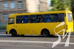 У Чернігові з маршрутки на ходу випав чоловік