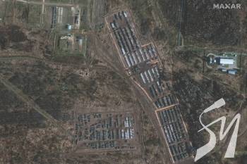 З'явилися фото, що підтверджують нарощування військ РФ на кордоні України