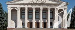 Чернігівські центри вакцинації у драмтеатрі та в ТРЦ Голлівуд