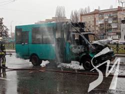 Сьогодні посеред Чернігова згоріла маршрутка Сьогодні посеред Чернігова згоріла маршрутка
