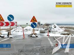 На мосту біля Пакуля на дорозі р-56 Чернігів - Славутич проводяться роботи по забиванню паль На мосту біля Пакуля на дорозі р-56 Чернігів - Славутич проводяться роботи по забиванню паль