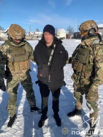 Раніше судимого мешканця Ічні затримали за підозрою у торгівлі зброєю Раніше судимого мешканця Ічні затримали за підозрою у торгівлі зброєю
