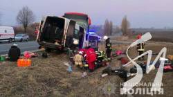 Автобус із біженцями потрапив у ДТП на Хмельниччині – 7 загиблих Автобус із біженцями потрапив у ДТП на Хмельниччині – 7 загиблих