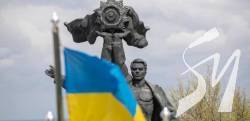 У Києві знесли радянський монумент під Аркою дружби народів У Києві знесли радянський монумент під Аркою дружби народів