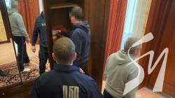 ДБР обшукало родичів Медведчука та Козака: вилучили картини та антикваріат ДБР обшукало родичів Медведчука та Козака: вилучили картини та антикваріат