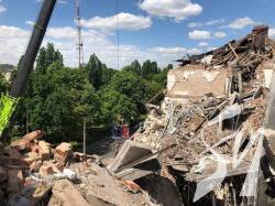 Суцільні руїни: показали розбомблений готель Україна в Чернігові Суцільні руїни: показали розбомблений готель Україна в Чернігові