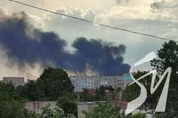 Три години палало і вибухало. ЗСУ поцілили у російський склад в Новій Каховці Три години палало і вибухало. ЗСУ поцілили у російський склад в Новій Каховці