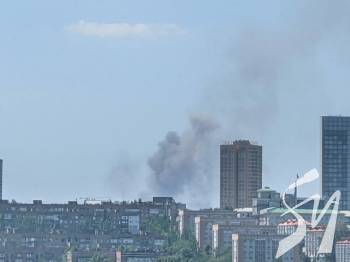 В окупованому Донецьку горить склад боєприпасів, чутно вибухи В окупованому Донецьку горить склад боєприпасів, чутно вибухи