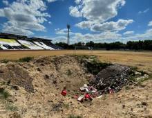 Зруйновані трибуни, газон вигорів: який вигляд має головний стадіон Чернігова