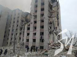Два десятки комунальників з Івано-Франківська допомагають відбудовувати Чернігів Два десятки комунальників з Івано-Франківська допомагають відбудовувати Чернігів