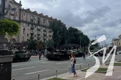“Але є нюанс”: на Хрещатику до Дня Незалежності виставили знищену військову техніку росіян “Але є нюанс”: на Хрещатику до Дня Незалежності виставили знищену військову техніку росіян
