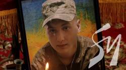 Папа, ми взяли Ізюм!: у Чернігові провели в останню путь 21-річного лейтенанта Папа, ми взяли Ізюм!: у Чернігові провели в останню путь 21-річного лейтенанта