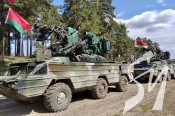 У Білорусі поблизу Чернігівщини – пересування військової техніки, людям забороняють ходити до лісу У Білорусі поблизу Чернігівщини – пересування військової техніки, людям забороняють ходити до лісу